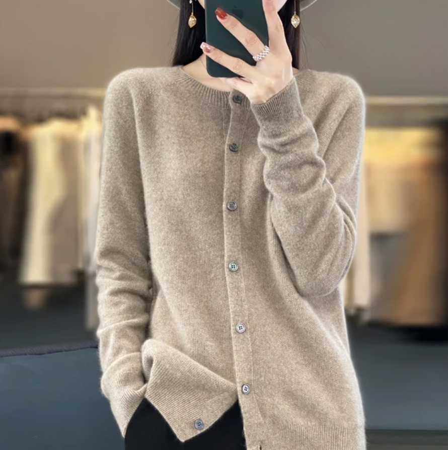 Elara | Elegant Buttoned Cardigan